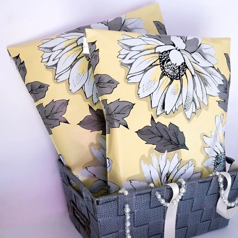 20 - 10x13 Sunflower Print Poly Mailers